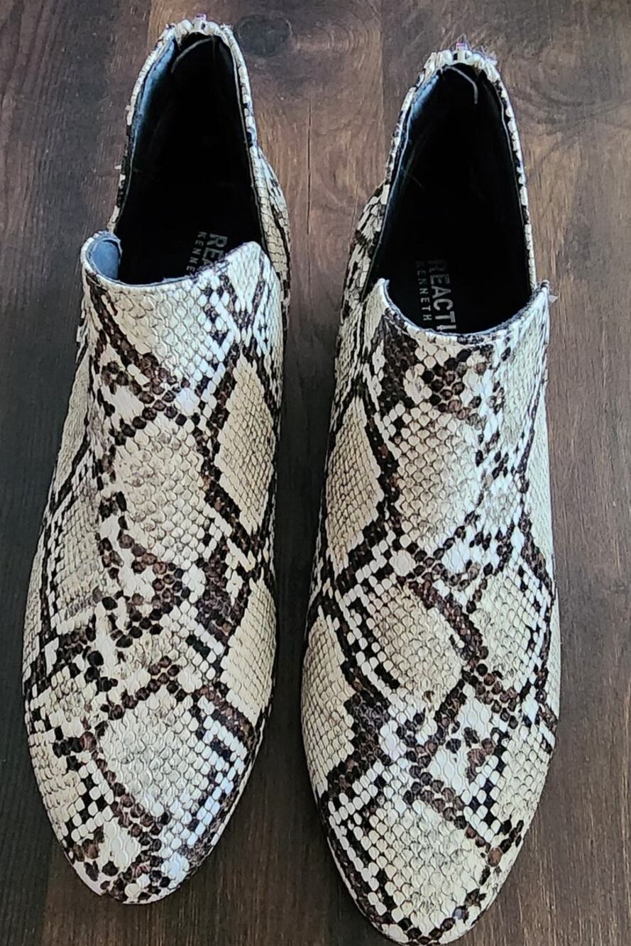 Kenneth Cole Reaction Back Zip Snake Skin Ankle boots 1.5" Size 8